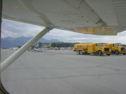 Vliegen met een C172 van Mustang Aviation - uittaxien