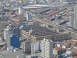 De stad - uitzicht vanaf de Banespa tower; Mercado Municipal - de markthallen