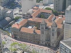 De stad - uitzicht vanaf de Banespa tower; Sao Bento, een benedictijnen klooster en kerk