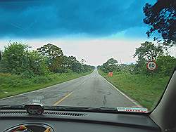 Paranapiacaba - met de taxi van Rio Grande da Serra naar Paranapiacaba; het gaat regenen