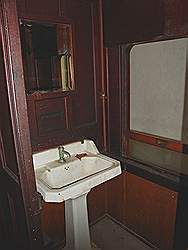 Paranapiacaba - treinmuseum; badkamer in het treinrijtuig