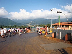 Ilhabela - pont van São Sebastião naar Ilhabela; aankomst