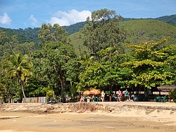 Ilhabela - het strand Jabaquara; restaurant