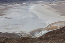 Death Valley - Date's View; onderaan de berg ligt Badwater