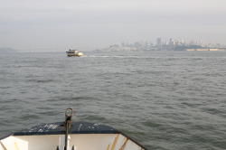 Sausalito - boot naar San Francisco; links in de verte de Bay Bridge