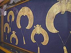 Egyptisch museum;gouden kettingen uit grafkelder van Tutankhamon