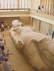 Memphis - het 10 meter hoge beeld van Ramesses II