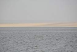 Faiyum - Qarum meer; aan de overkant de woestijn