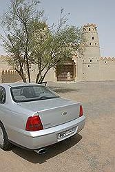 Al Ain - de huurauto voor het Al Jahlii fort