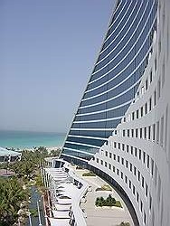 Jumeirah Beach hotel - hotel zeezijde (achterkant)