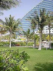 Jumeirah Beach hotel - tuinen aan de strand zijde
