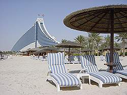 Jumeirah Beach hotel - hotel achterkant; het strand