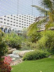 Jumeirah Beach hotel - hotel achterkant; tuinen