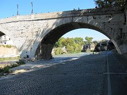 Rome - Rivier de Tiber en Isola Tiberina