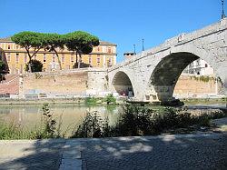 Rome - Rivier de Tiber en Isola Tiberina