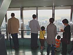 Minato - Tokyo tower; het kan nog hoger - speciale observatiedek
