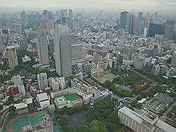 Minato - Tokyo tower; het kan nog hoger - uitzicht vanaf het speciale observatiedek