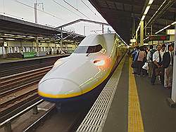 Nikko - Station Utsunomiya; overstappen op de dubbeldekker Shinkansen naar Tokio