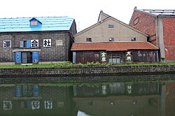 Otaru - oude pakhuizen kangs het kanaal