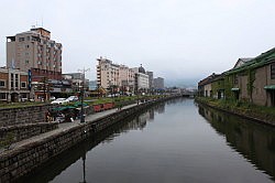 Otaru - oude pakhuizen kangs het kanaal