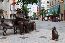 Asahikawa - straatbeeld; ook aan kunst is gedacht