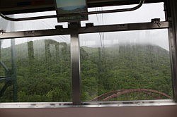 Lake Toya - de kabelbaan van Mount Usu in de regen