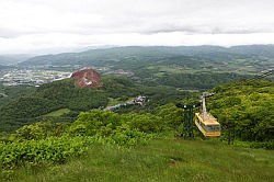 Lake Toya - uitzicht op de kabelbaan en de berg Showa Shinzan