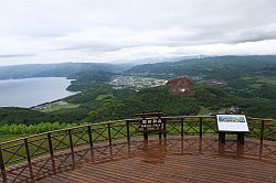 Lake Toya - uitzicht over Lake Toya en de berg Showa Shinzan