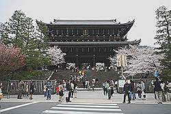 Kyoto - Chionin Tempel; de grote Sanmon Poort