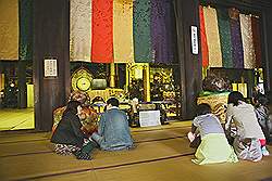 Kyoto - Chionin Tempel; de tempel aan de binnenkant (helaas mocht er binnen niet gefotografeerd worden)