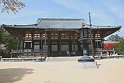 Koyasan - de Kondo tempel, gebouwd in 819