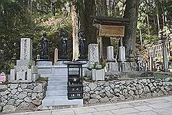 Koyasan - de Okunoin; een enorme begraafplaats