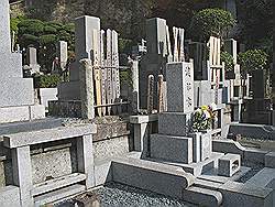 Kamakura - Jomyoji tempel; begraafplaats