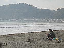 Kamakura - Strand; even bijkomen van het surfen?