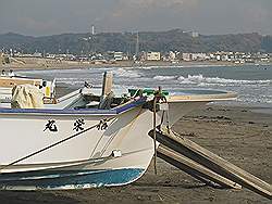 Kamakura - Strand; vissersboot