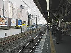 Kamakura - het station van Kamakura; wachten op de trein naar Tokio