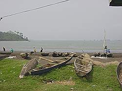 Vissersdorp bij strand van Limbe