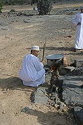 Jabal Shams - we werden uitgenodigd voor het diner dat bereid werd door een familie