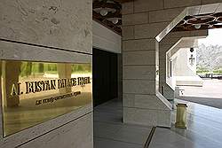 Al Bustan palace hotel - de ingang