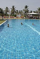 Al Bustan palace hotel - het zwembad