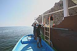 Musandam - boottocht; met de bijboot naar het strand