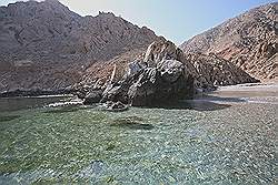 Musandam - boottocht; met de bijboot naar het strand