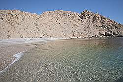 Musandam - boottocht; met de bijboot naar het strand