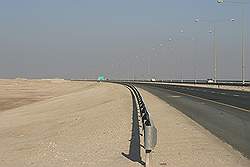 De weg tussen Dukhan en Doha
