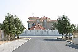 Al Ruwais - een paleis, bijna naast de oude moskee gebouwd