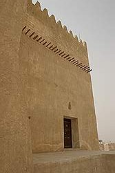 Oude huizen bij Umm Salal Mohammed - ingang van de toren