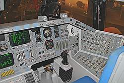 NASA - bezoekerscentrum; shuttle cockpit (model)