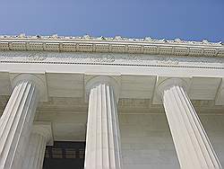 Het Lincoln Memorial - pilaren met de namen van de staten erboven