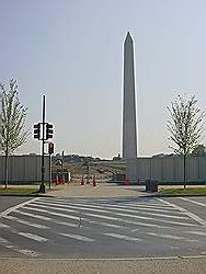 Het Washington monument - helaas is er op dit moment (oktober 2004) niet dichtbij te komen vanwege een verbouwing