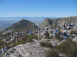 Tafelberg - op deze dag werd op de belangrijke bergen in de wereld gelijkertijd gebeden voor de vrede